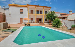Beautiful home in Villanueva del Rey with WiFi, Outdoor swimming pool and 4 Bedrooms